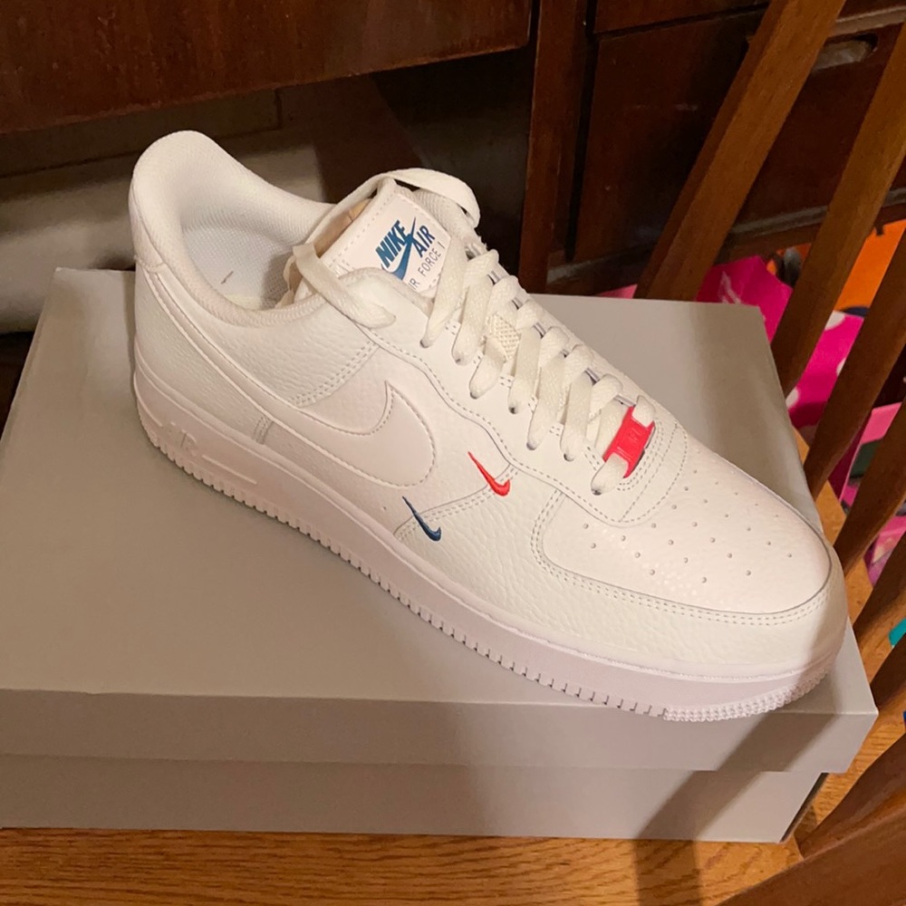 NWT - Nike Air Force 1 '07 ESS Sneaker Size 12 - Picture 3 of 7